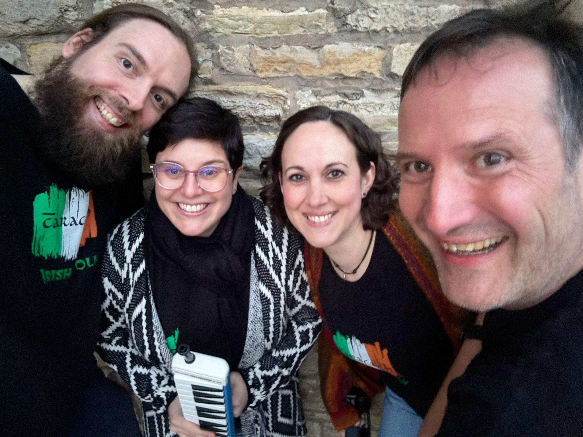 Selfie-Bild von den Bandmitgliedern Caracáchs